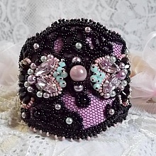 Bracelet Marquise manchette créé avec dentelle ancienne, rondes nacrées, poires facettées et perles Cristal Swarovski